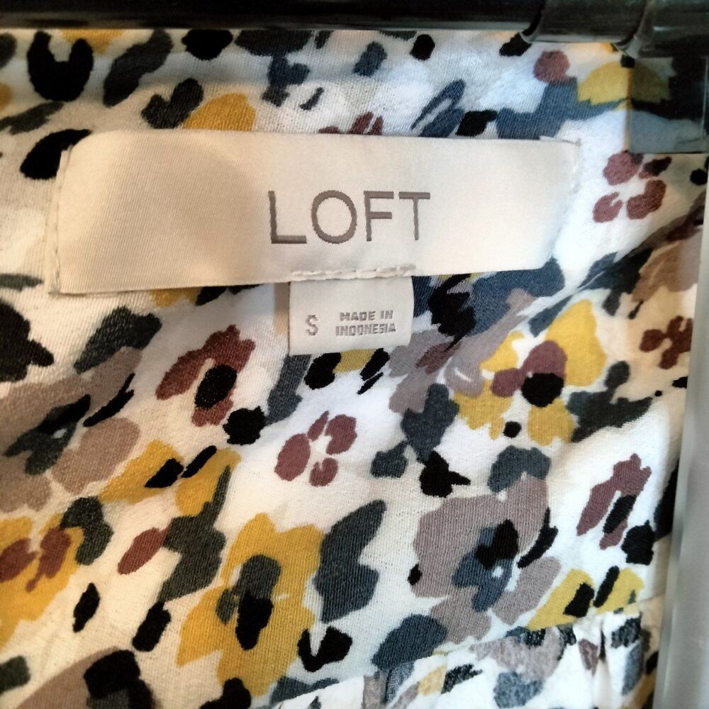 LOFT Women's Long Sleeve Blouse SMALL V-neck floral design - Picture 2 of 8